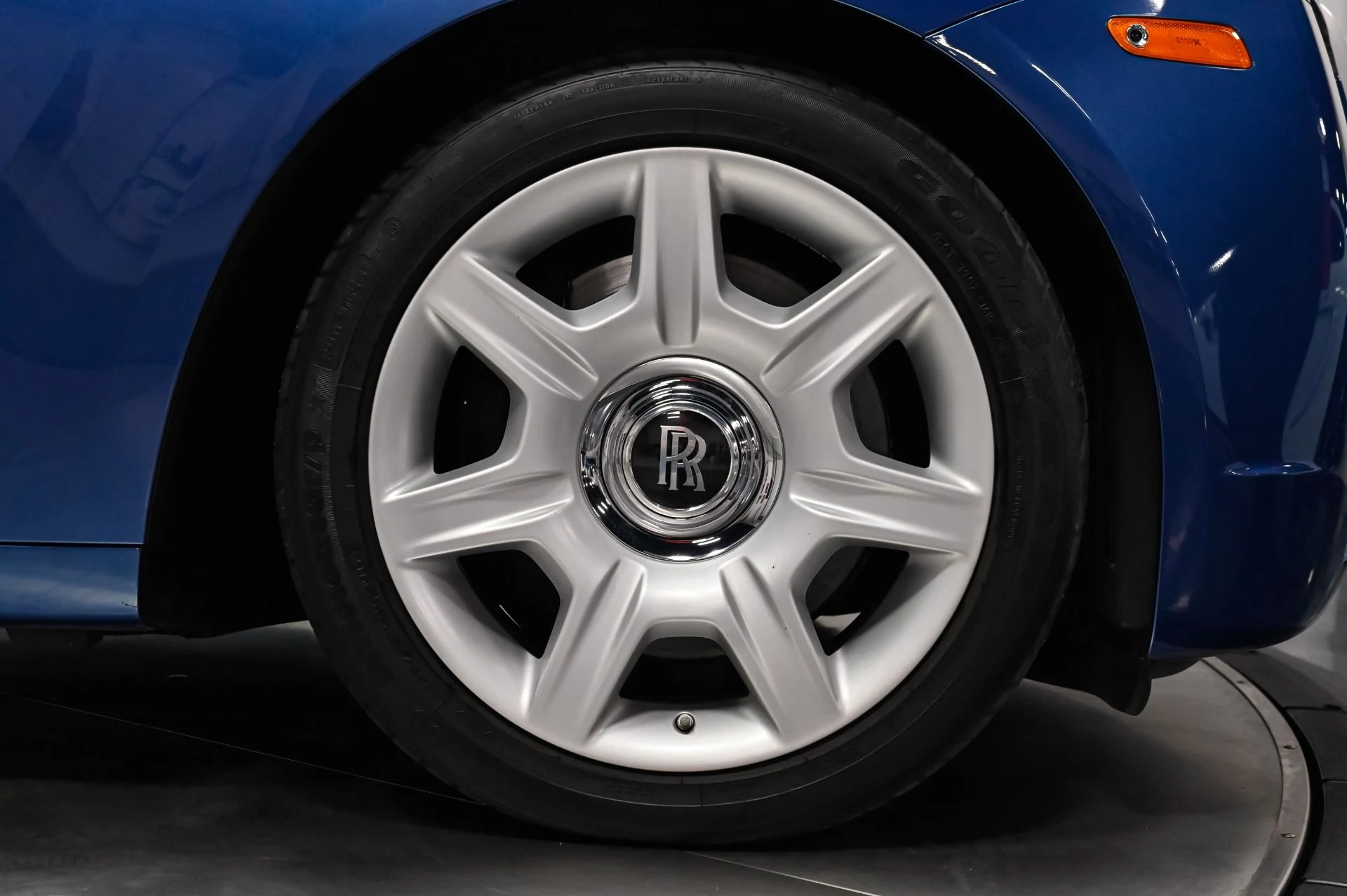 mph017_1007834731_Used_2012_Rolls_Royce_Ghost_Base_1791906503_c9ee3e2aea