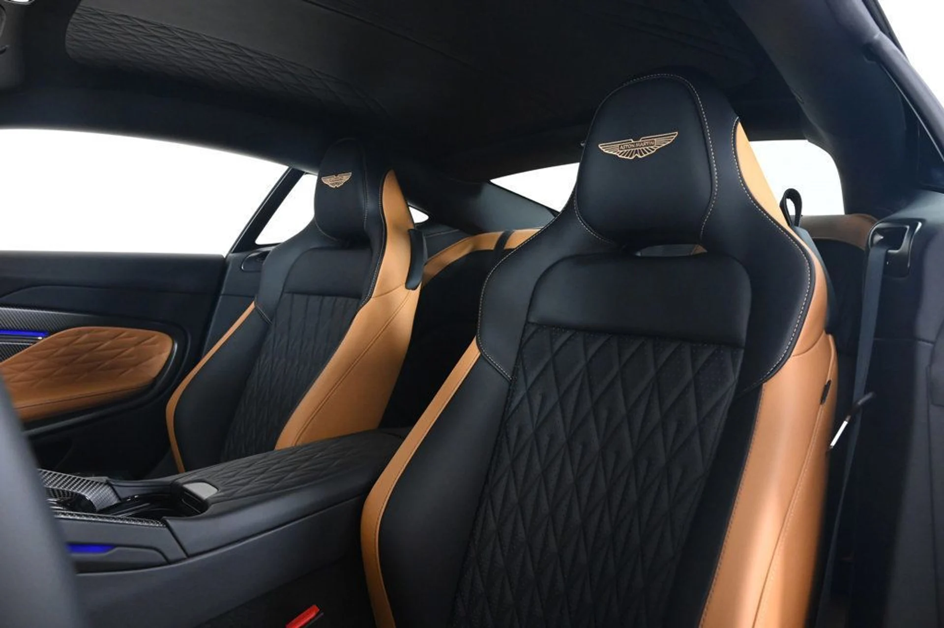 mph017_1008043445_new_2026_aston_martin_db12_11350_22934456_17_1024_87a0ff9bb1