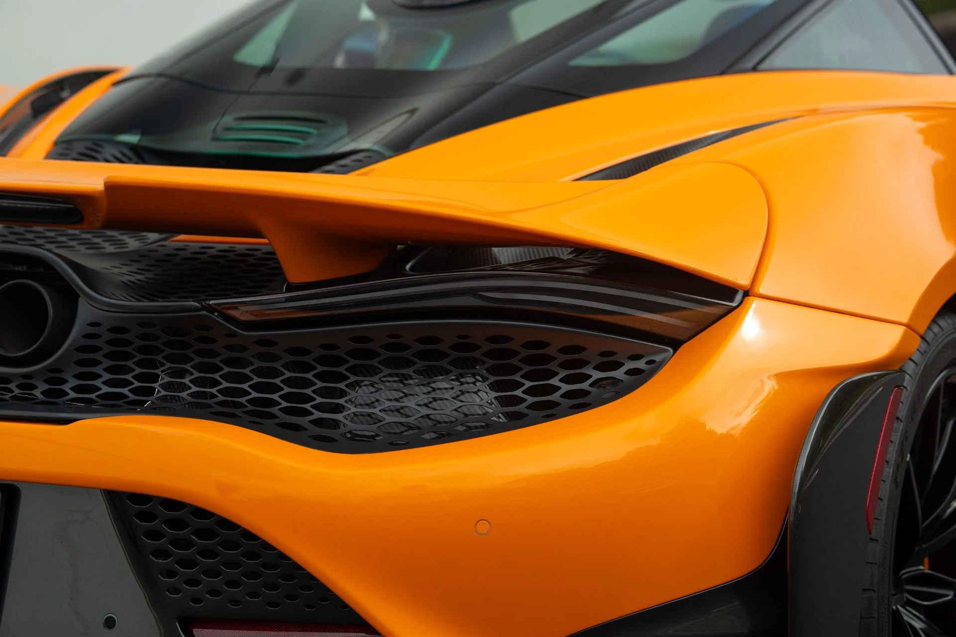 mph017_1012293272_Used_2021_Mc_Laren_765_LT_1757087774_7e82f494f6