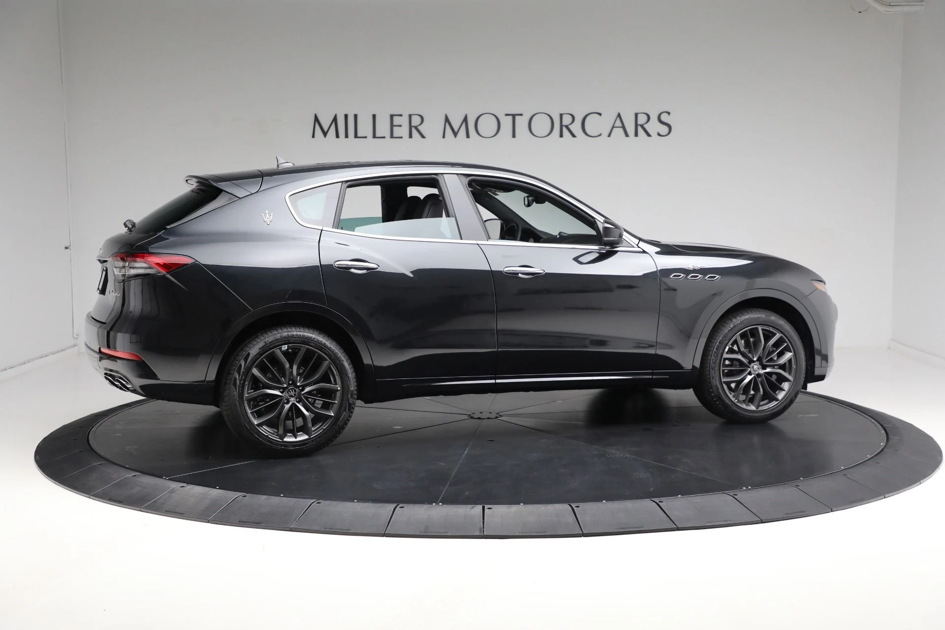 mph017_1012466306_New_2024_Maserati_Levante_GT_Ultima_b3ca3a503a