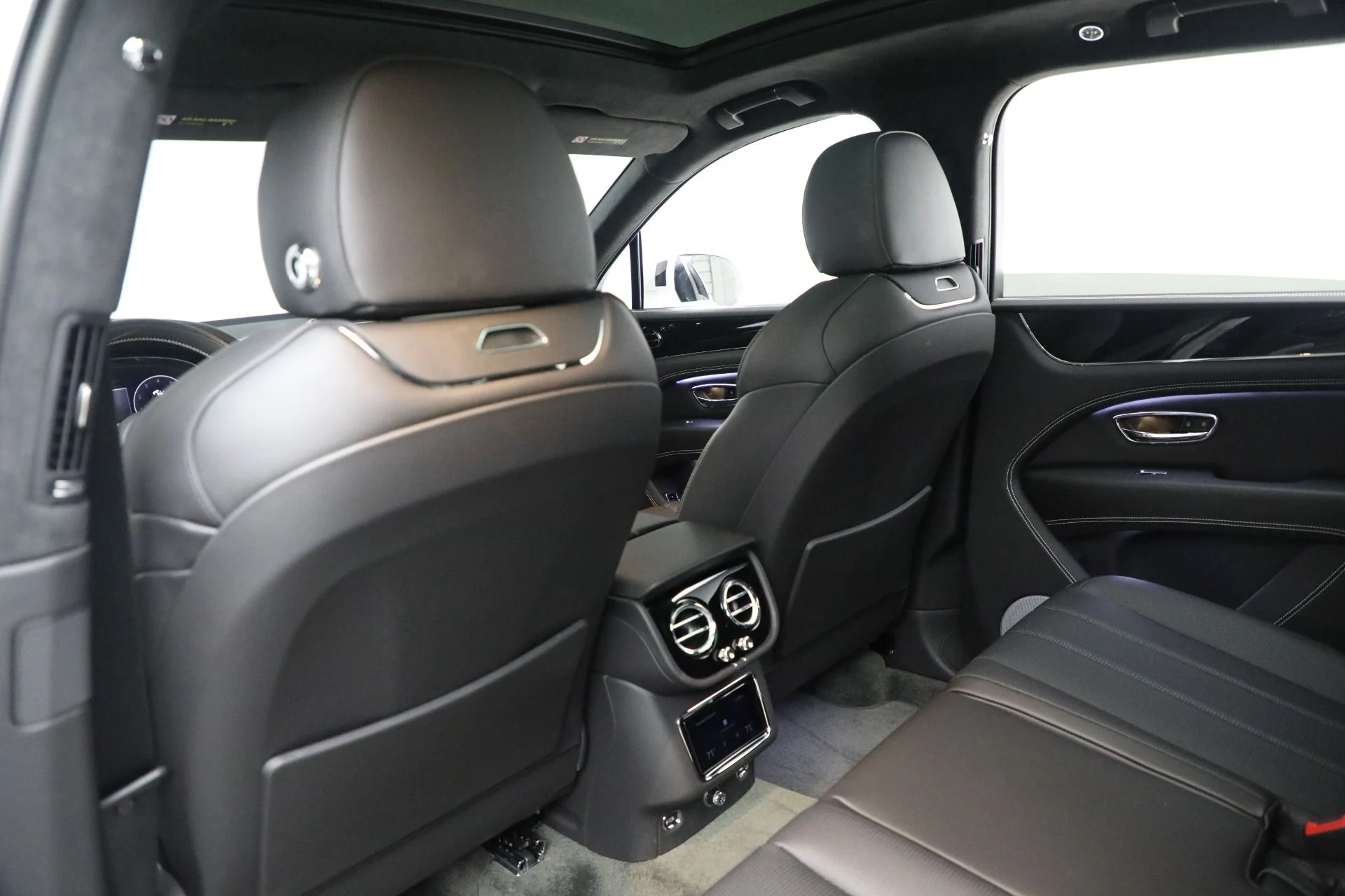 mph017_1013347244_Used_2023_Bentley_Bentayga_V8_1b33bab545