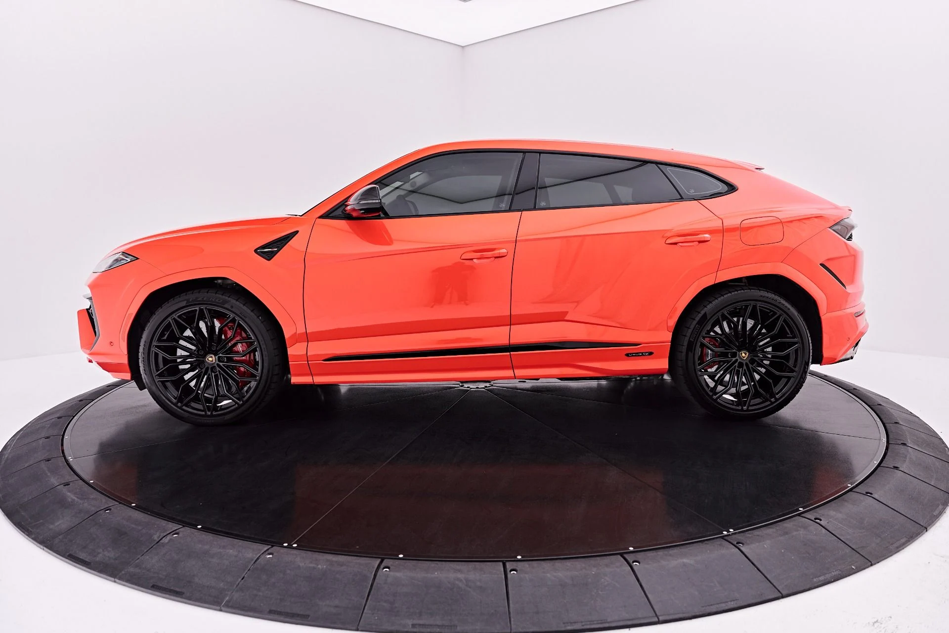 mph017_1014993440_Used_2025_Lamborghini_Urus_SE_1785258913_542ff42c13