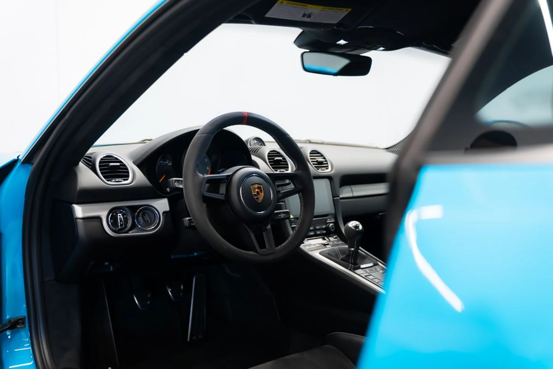 mph017_1019976221_porsche_718_cayman_2020_jpg_v_1762977388_9b5110526c