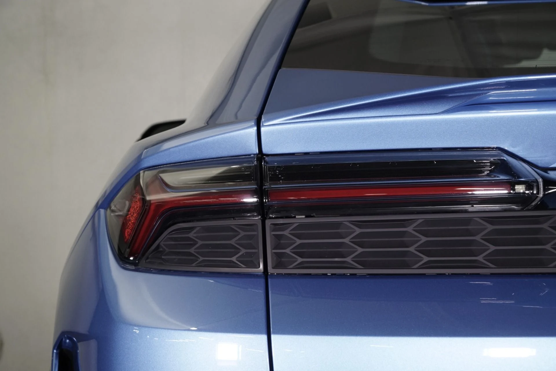 mph017_1022158669_New_2025_Lamborghini_Urus_SE_1760113683_e9dc1d87dd