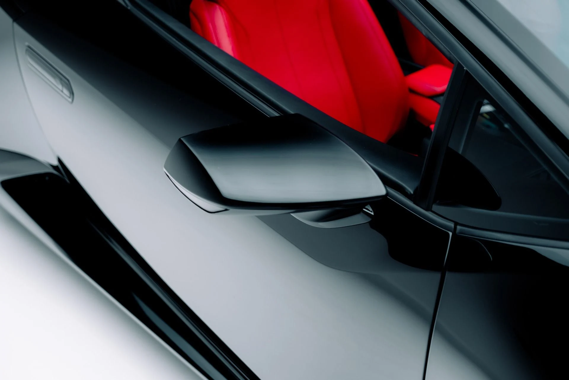 mph017_1029097804_Used_2019_Lamborghini_Huracan_LP_580_2_Spyder_1763507934_faa2c54dc7