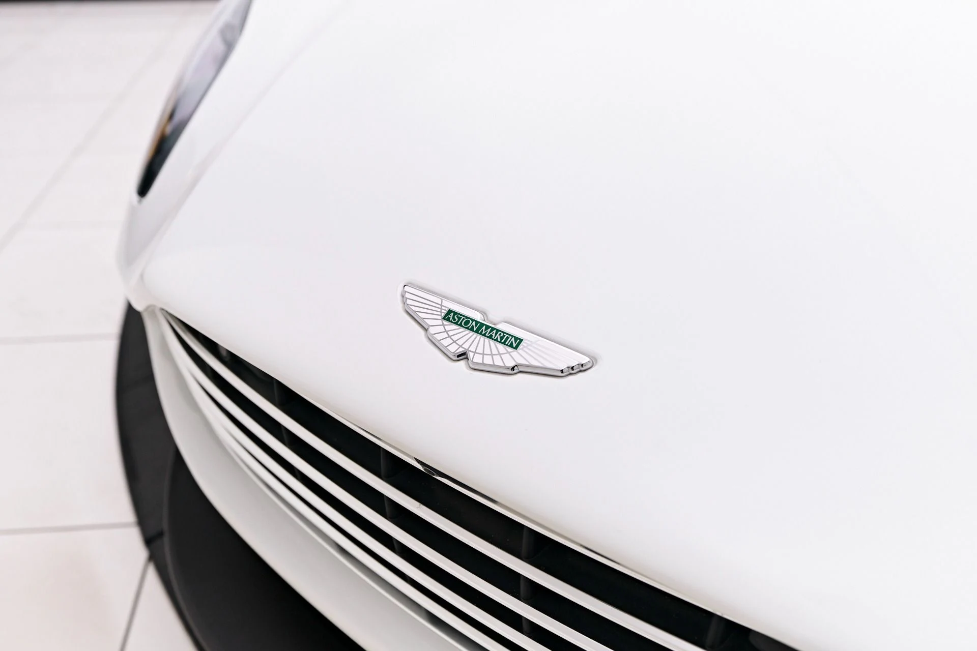 mph017_1029535921_Used_2019_Aston_Martin_DB_11_Base_1758851291_dc19cea58d