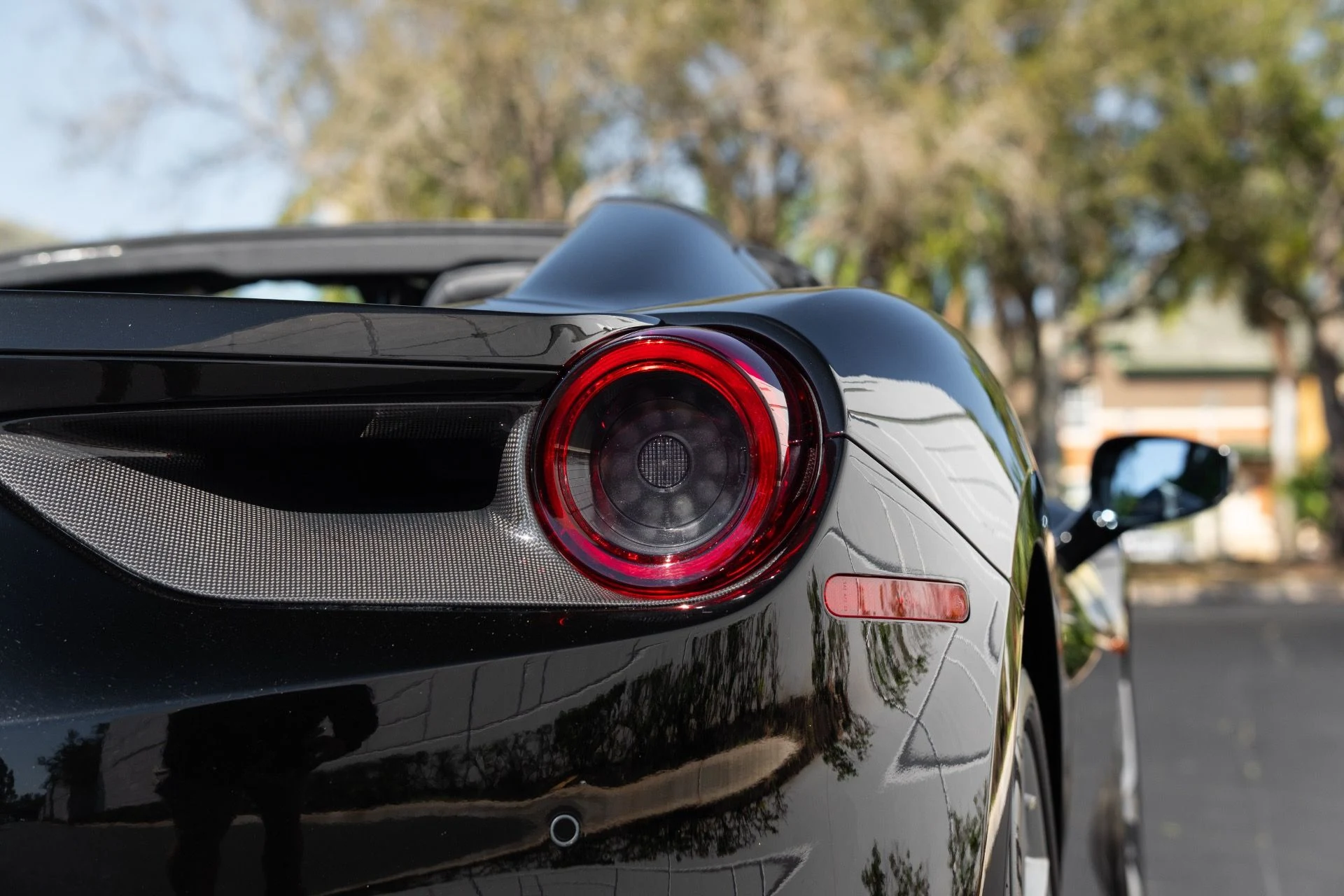 mph017_1029641951_Used_2017_Ferrari_488_Spider_1771888975_bf68822326