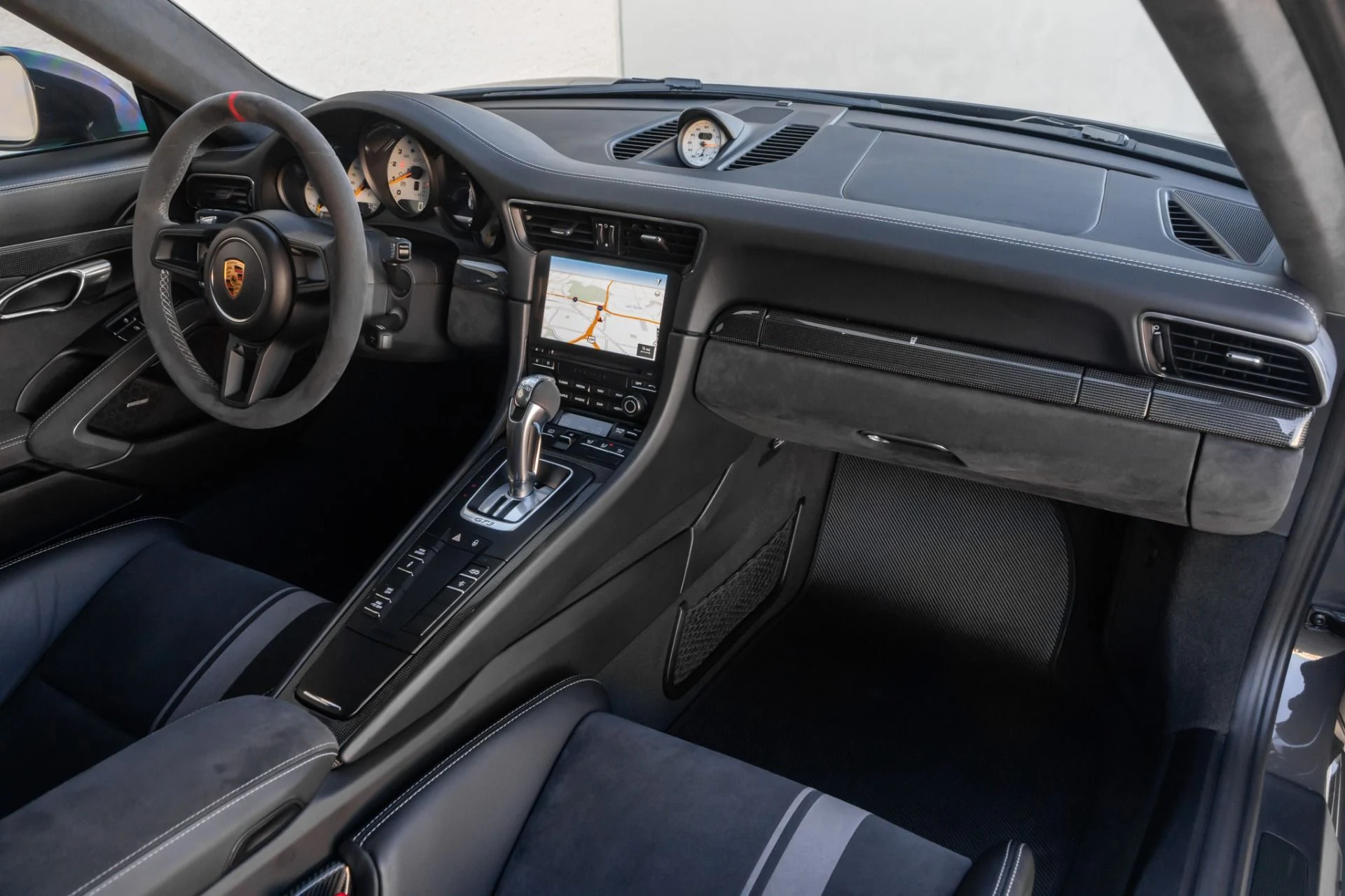 mph017_1029736133_Used_2018_Porsche_911_GT_3_1755272632_38ecb68175