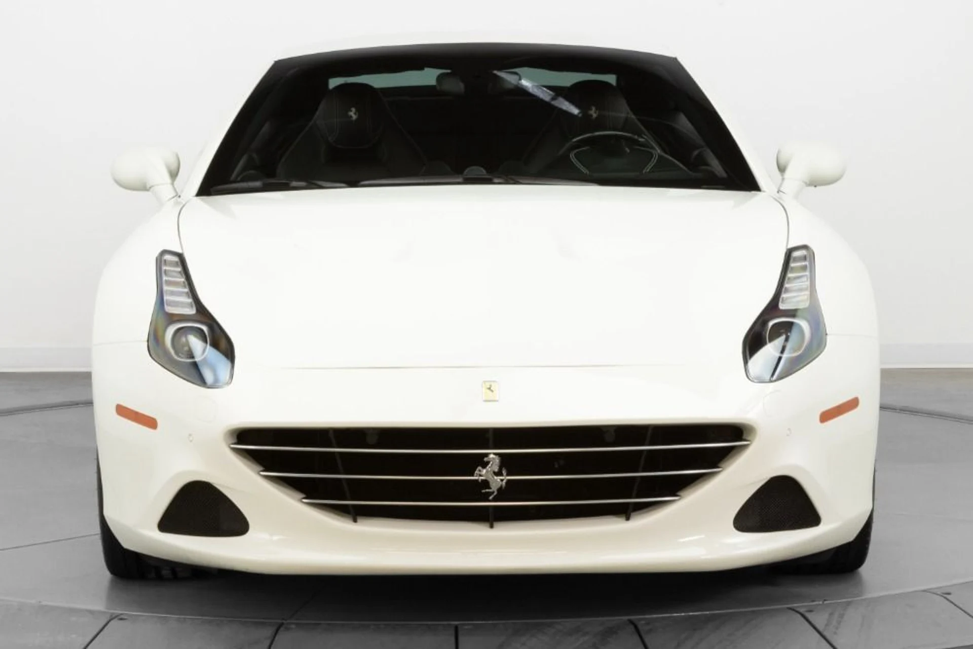mph017_103085360_Used_2016_Ferrari_California_T_5b36003158