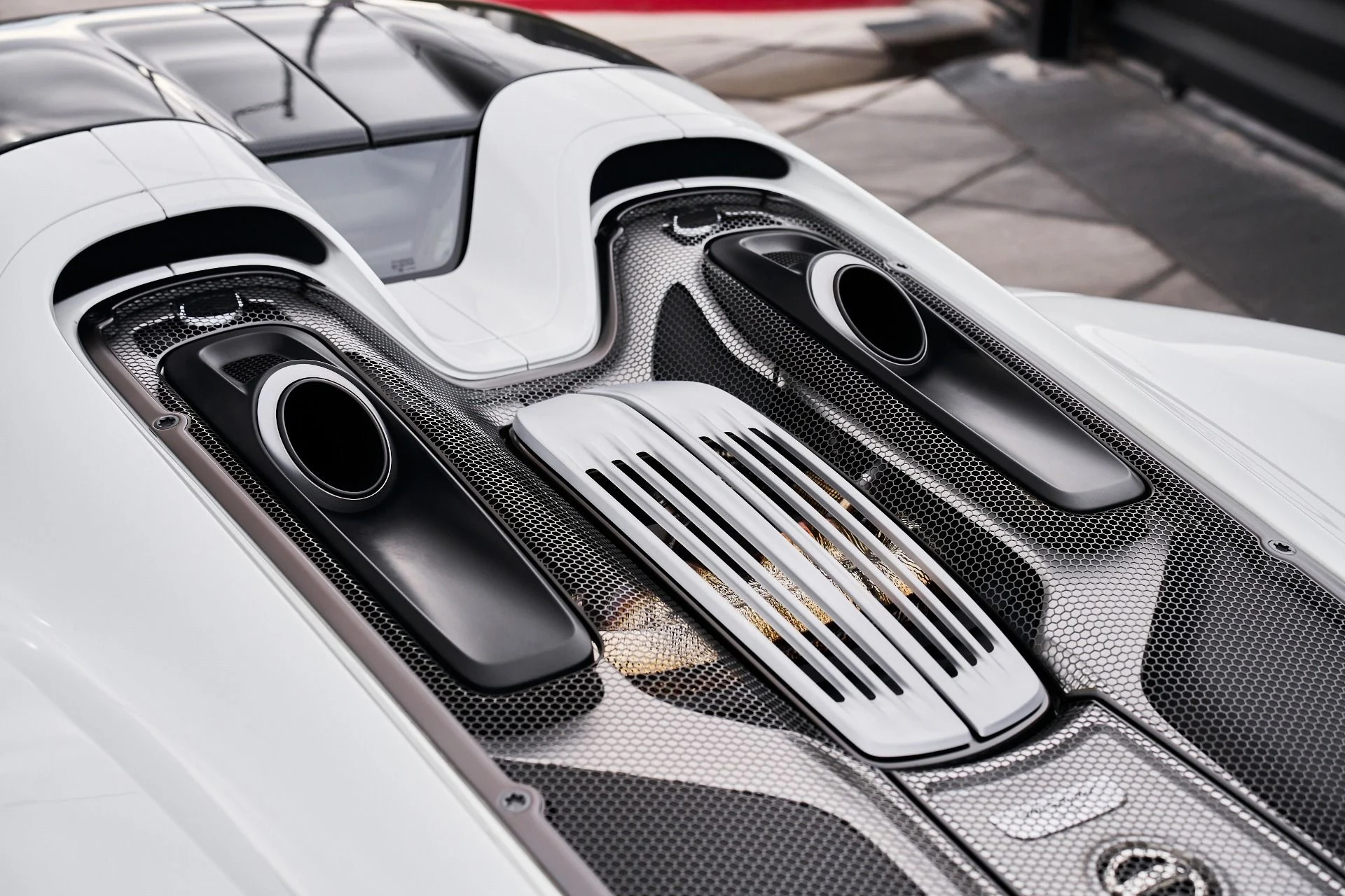 mph017_1032091063_Used_2015_Porsche_918_Spyder_w_Weissach_Package_1764874366_0ccdeede85