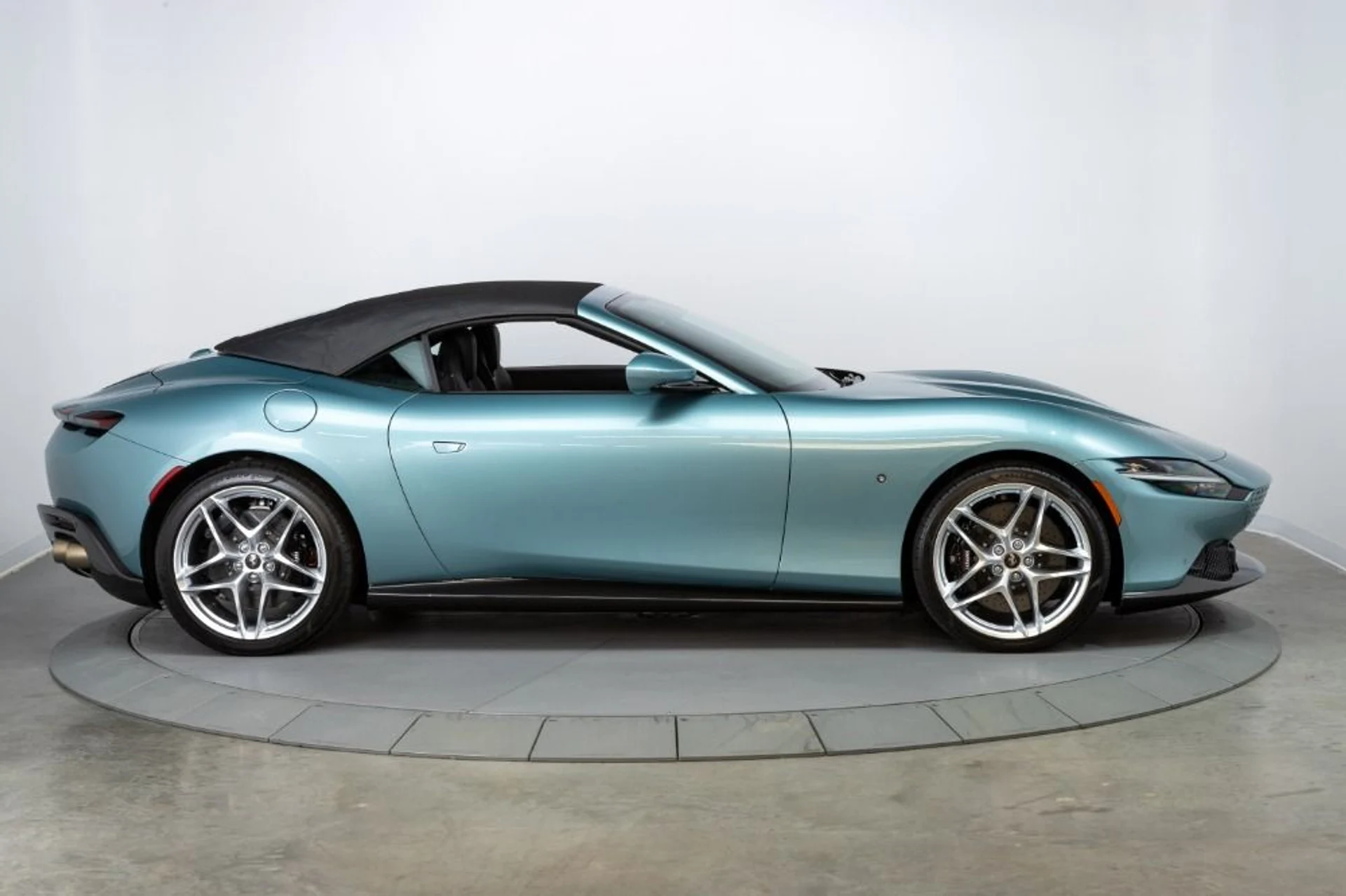 mph017_1039456107_Used_2024_Ferrari_Roma_Spider_3991728ff0