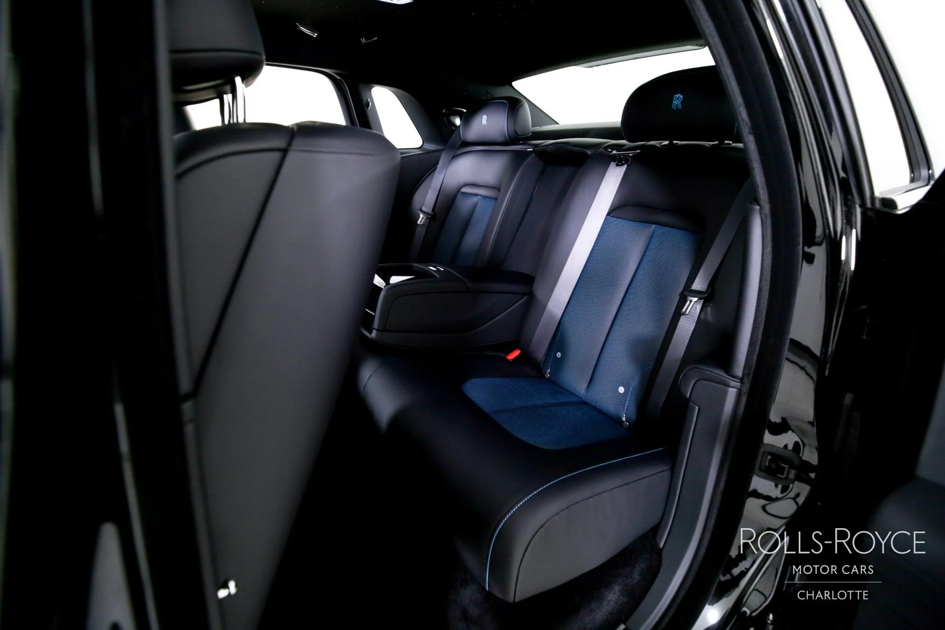 mph017_1044531811_Used_2024_Rolls_Royce_Ghost_1746461568_c00194f024