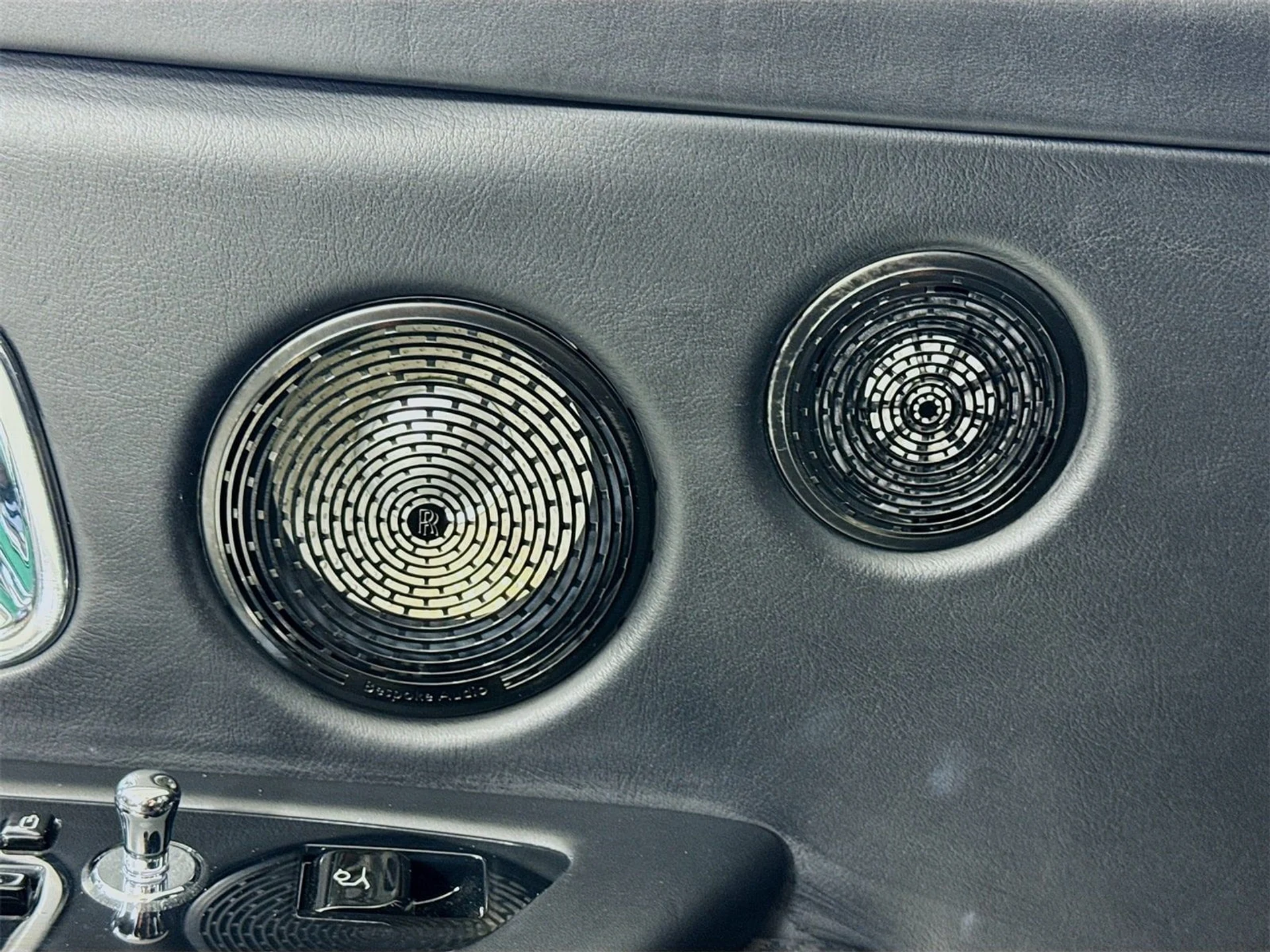 mph017_1047975977_a9b2f0a93a2b0ca14f6bac1d4c55a947x_3a17de25fd