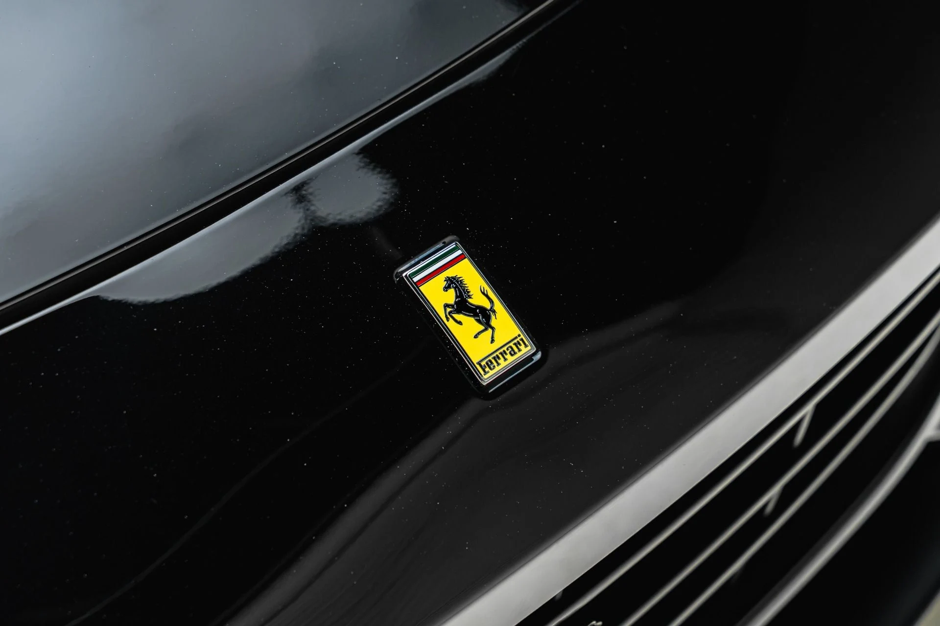 mph017_1064205137_Used_2018_Ferrari_GTC_4_Lusso_T_1783036202_51549fdb25