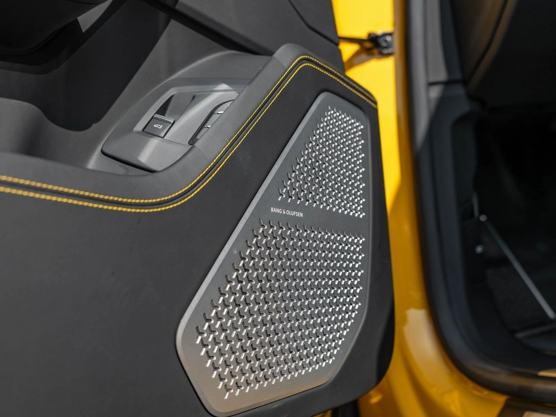 mph017_1067690356_9b9b9a1e10f25bfffa2a58d38921f3dfx_03d909800c