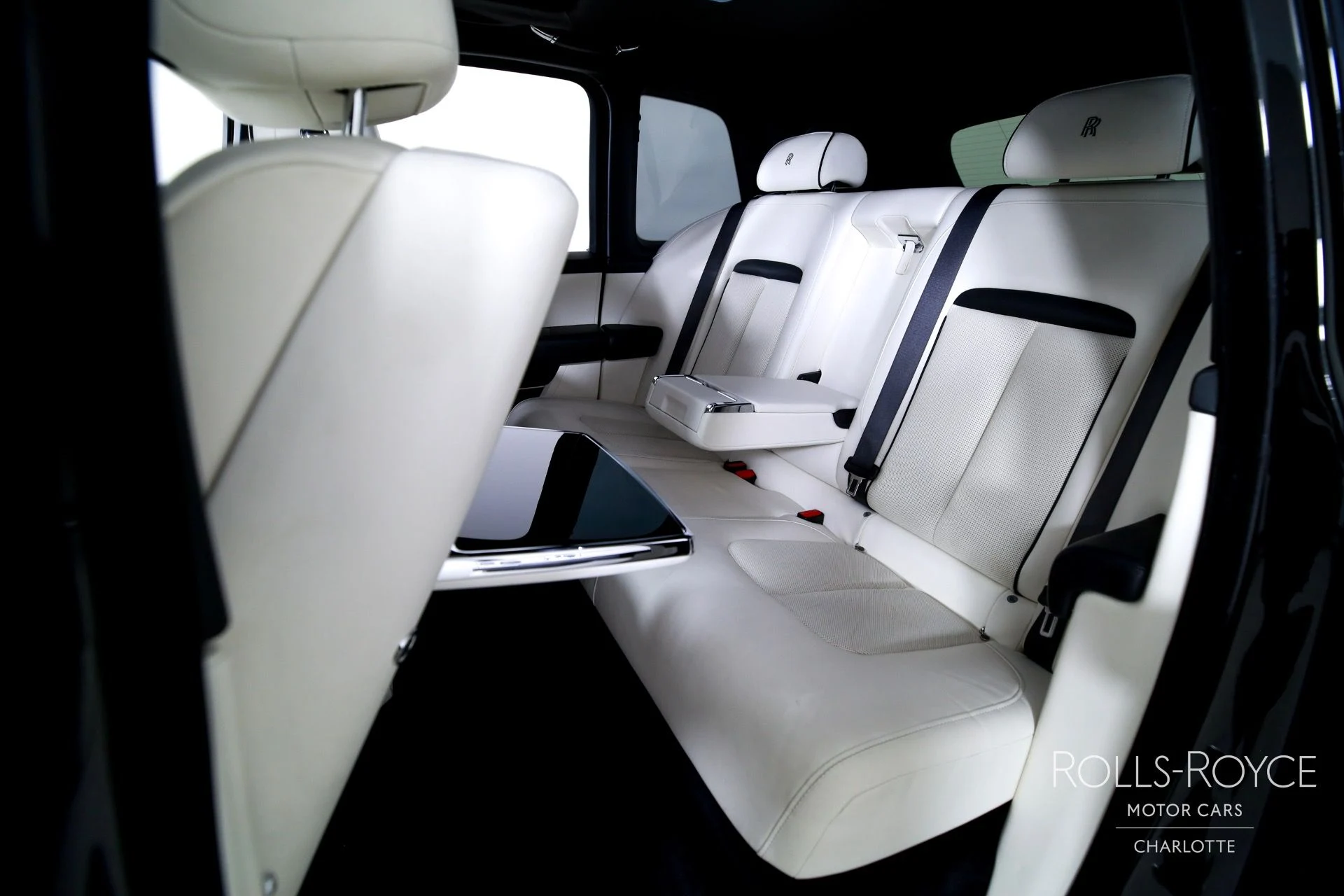 mph017_1068062542_Used_2022_Rolls_Royce_Cullinan_1754585969_1e46180928