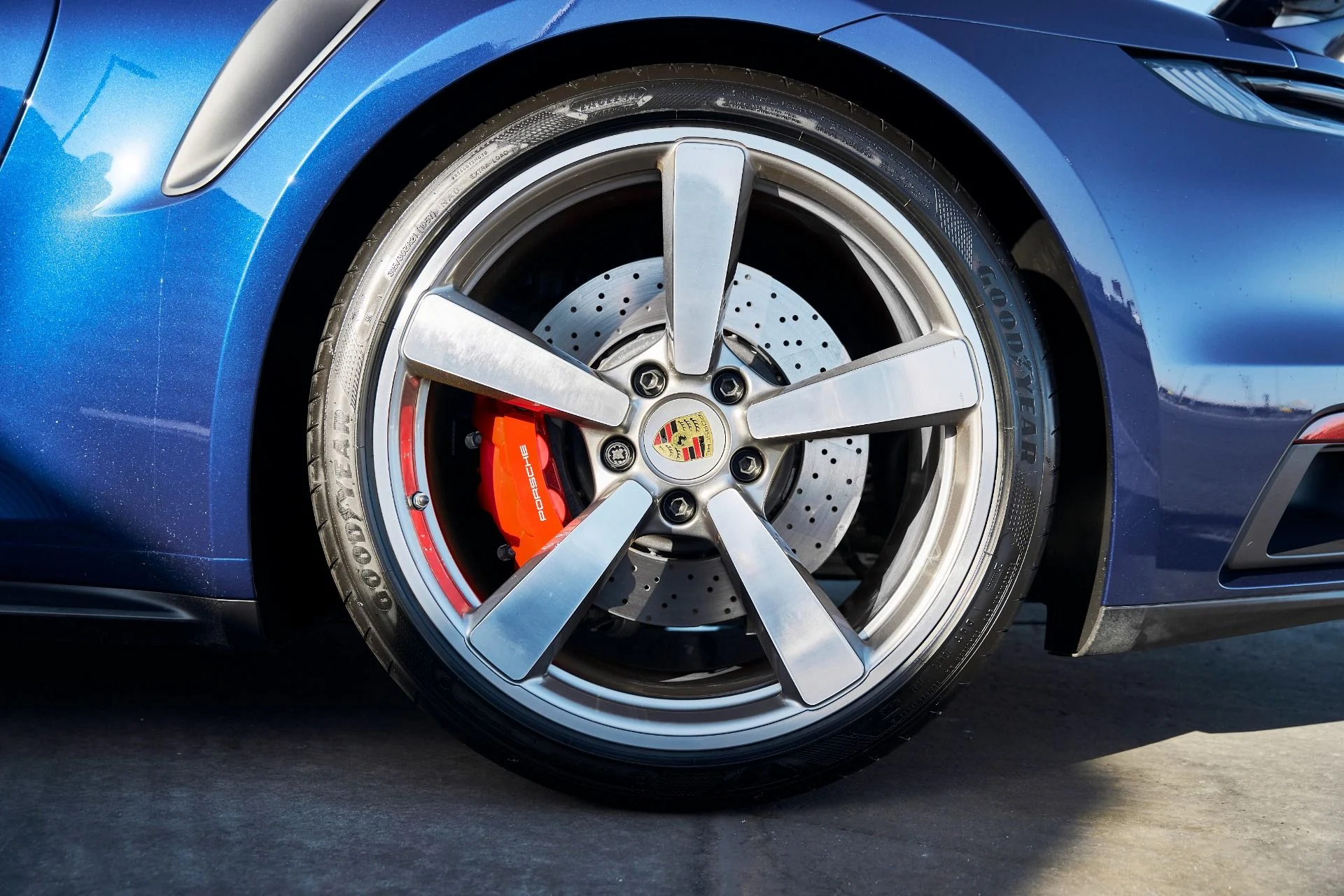 mph017_1071138576_Used_2024_Porsche_911_Turbo_1770087177_e66fd56925