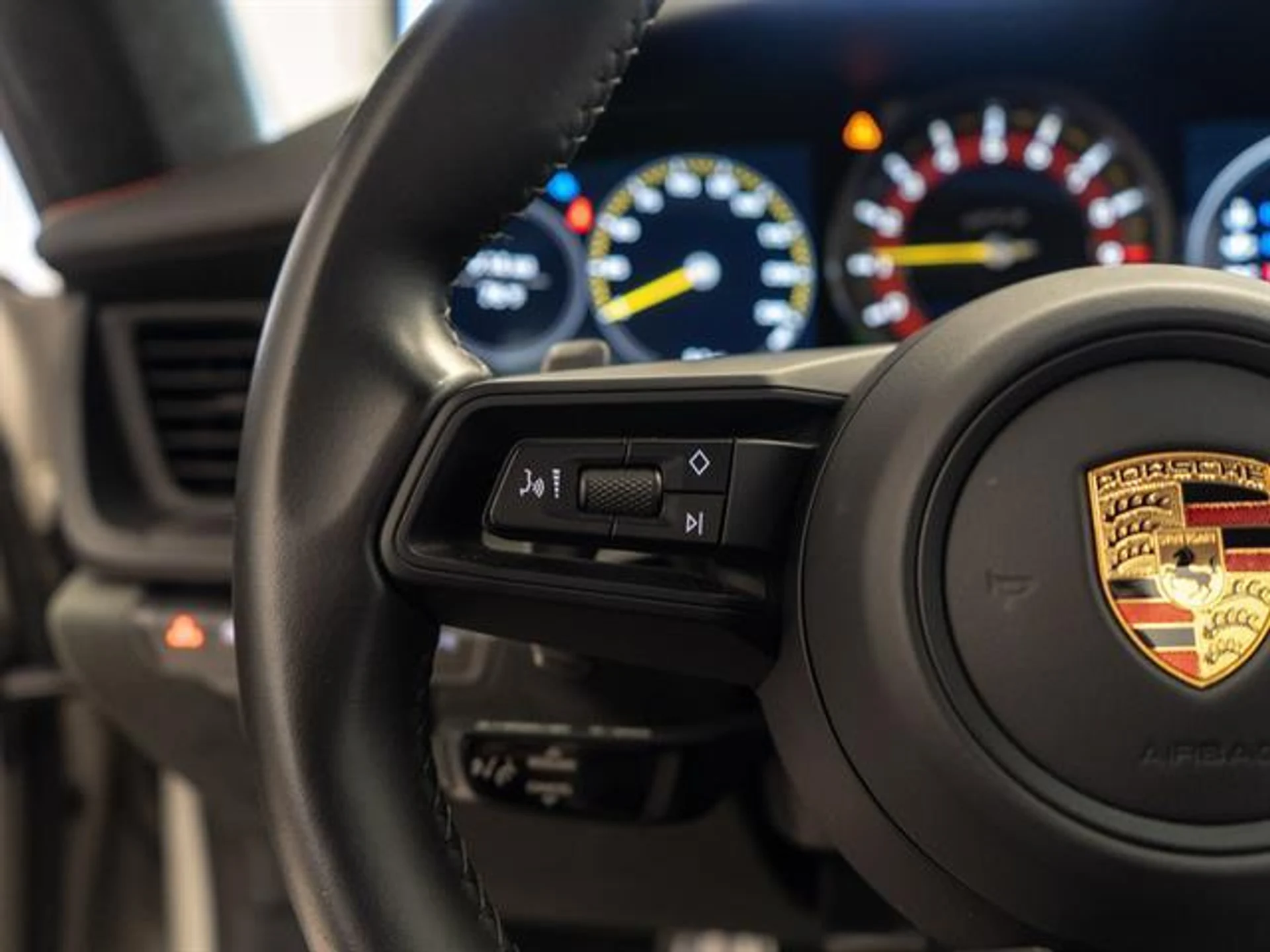 mph017_1072228306_f_A_Mr9il_JBRU_3_H_Caf_A_Ahyruh4_YPE_def379d108