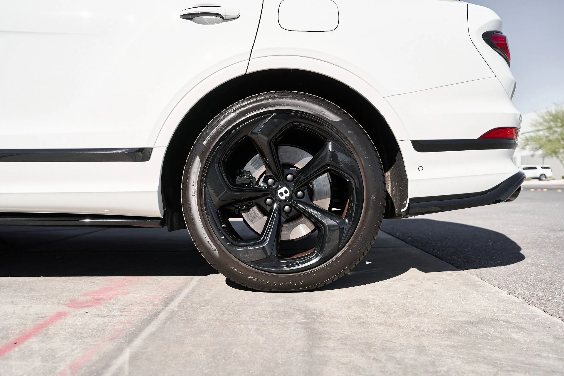 mph017_1082935358_Used_2024_Bentley_Bentayga_Hybrid_S_1759985924_ee08c45d94