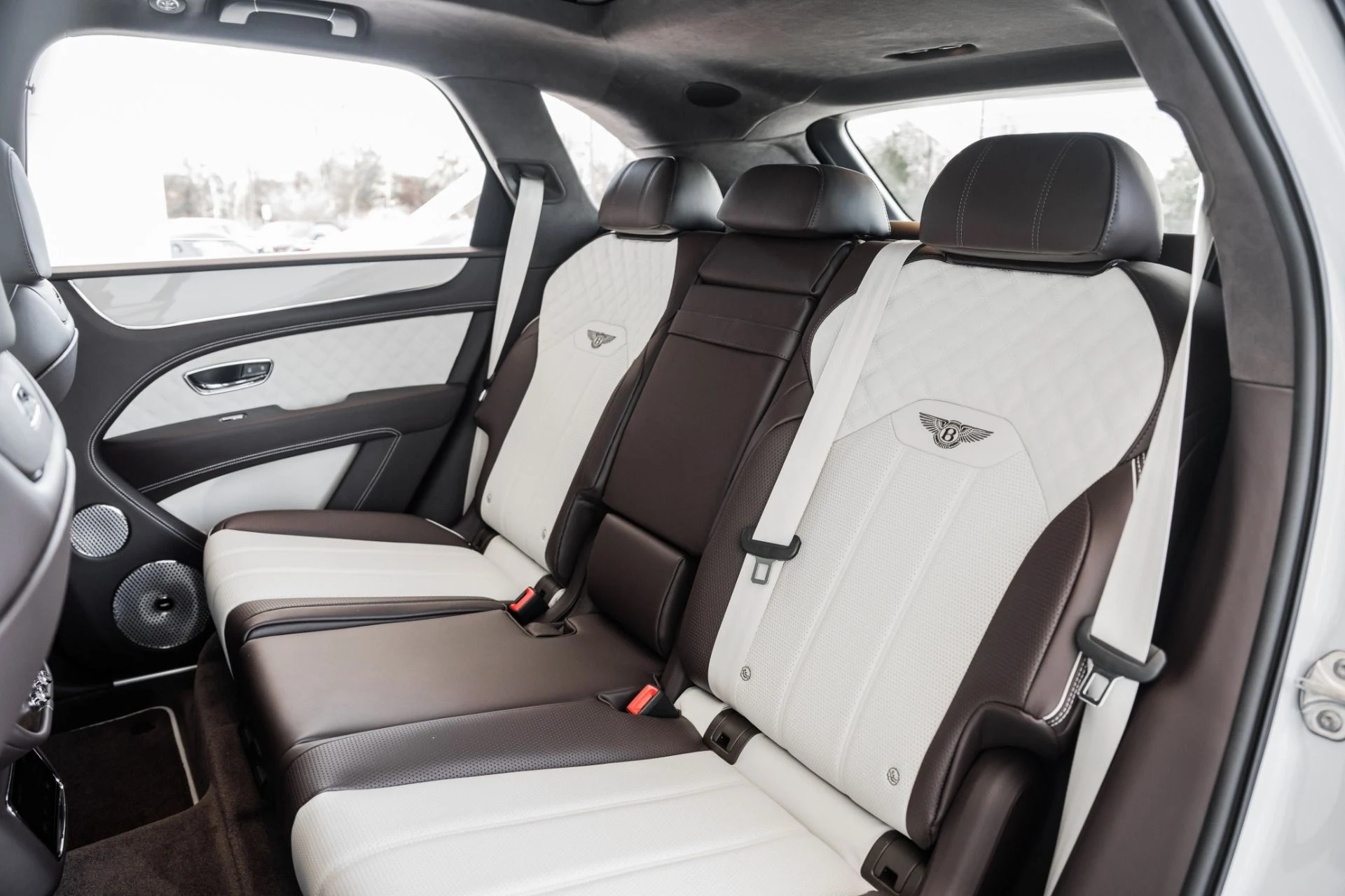 mph017_1083023661_Used_2023_Bentley_Bentayga_Azure_1673896457_3a35dd979f