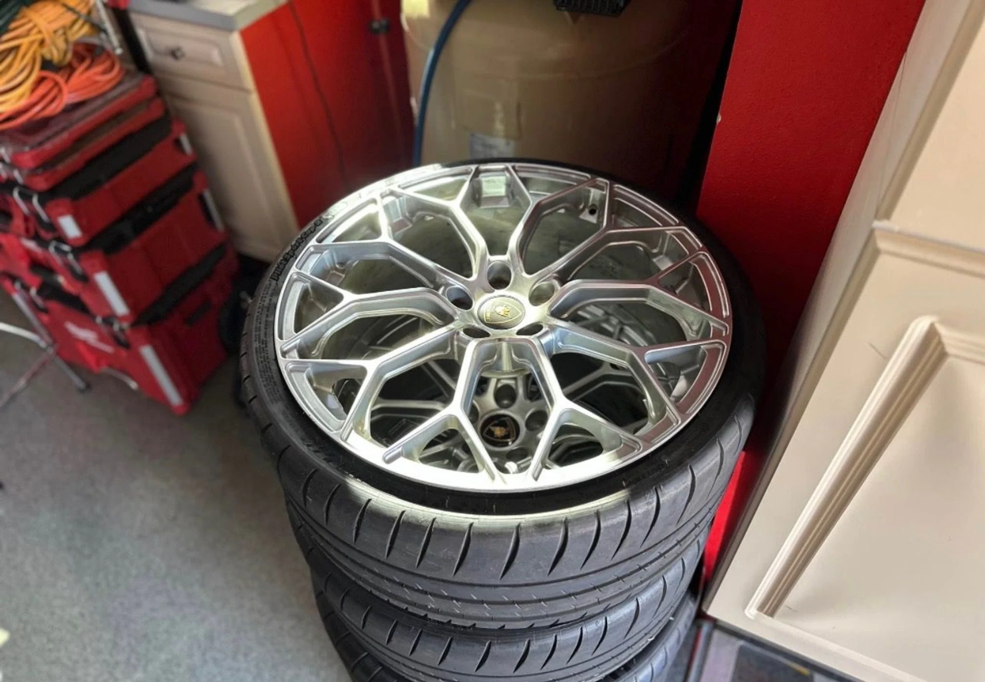 mph017_108927407_Used_2021_Lamborghini_Huracan_EVO_1764798631_82fefbc34a