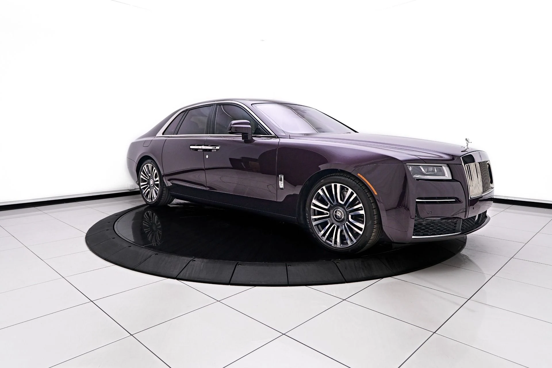 mph017_1093801434_Used_2024_Rolls_Royce_Ghost_Base_1752169894_d1638eb989