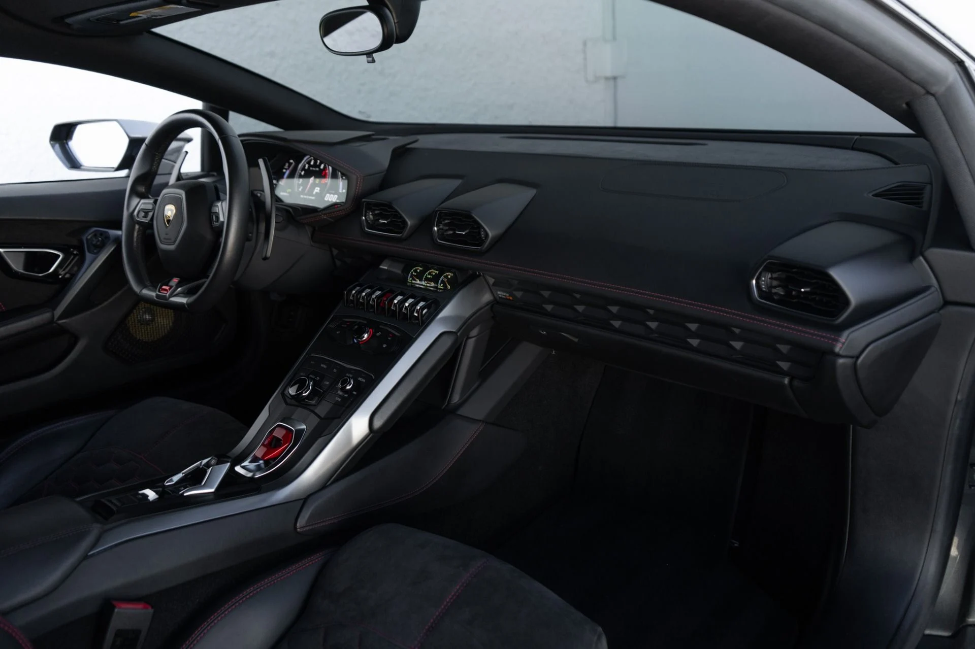 mph017_1101186735_Used_2015_Lamborghini_Huracan_Sheepeyrace_Twin_Turbo_LP_610_4_1773427556_d9e89687ff