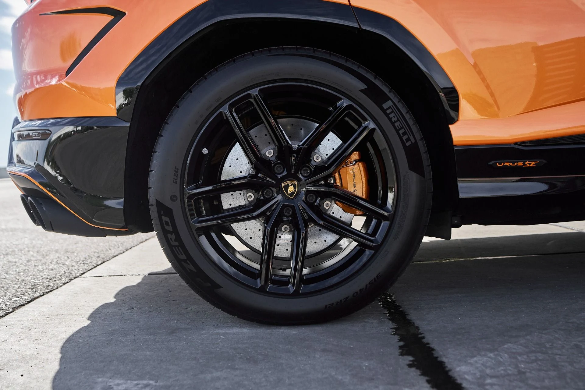 mph017_1102367196_Used_2025_Lamborghini_Urus_SE_1763676992_4f9cacb049