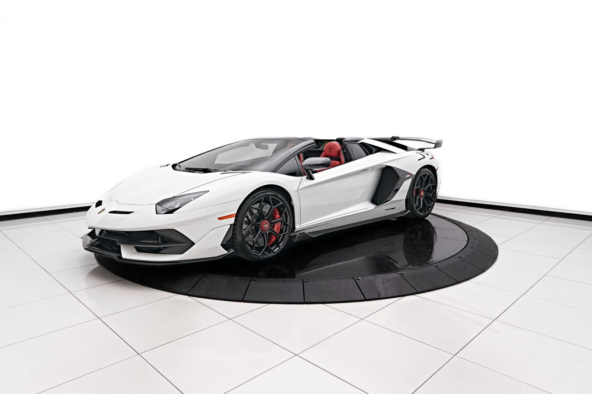 mph017_1102805884_Used_2021_Lamborghini_Aventador_SVJ_Base_1722739728_089654af56