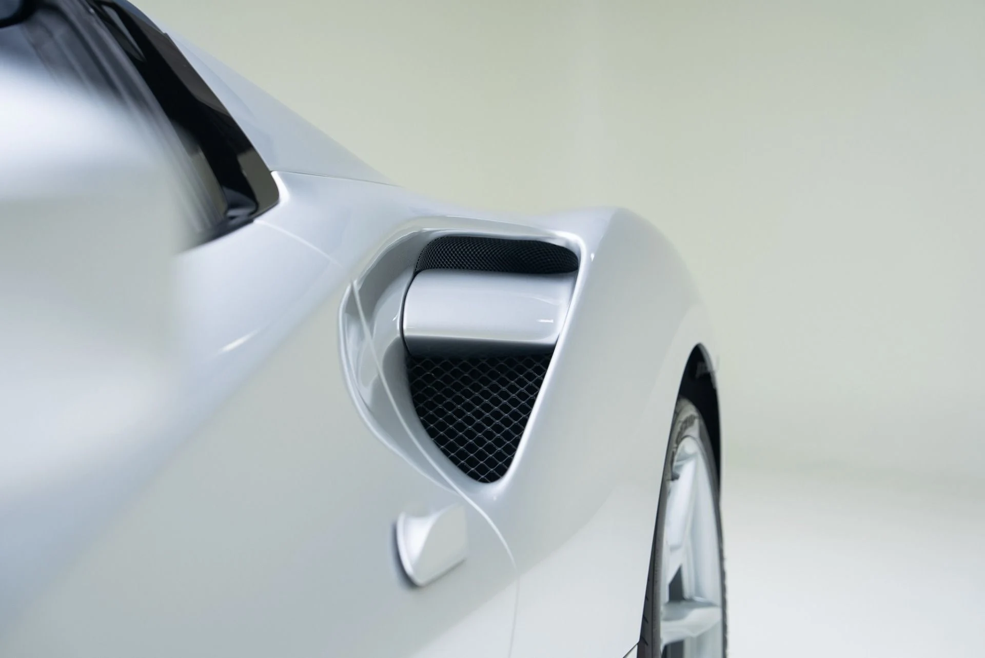 mph017_1109622938_Used_2017_Ferrari_488_Spider_1762375405_a0a6a33011