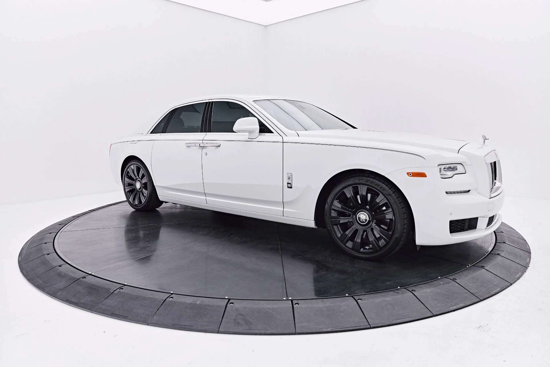 mph017_1119055368_Used_2018_Rolls_Royce_Ghost_Base_1787073519_ed177f7751