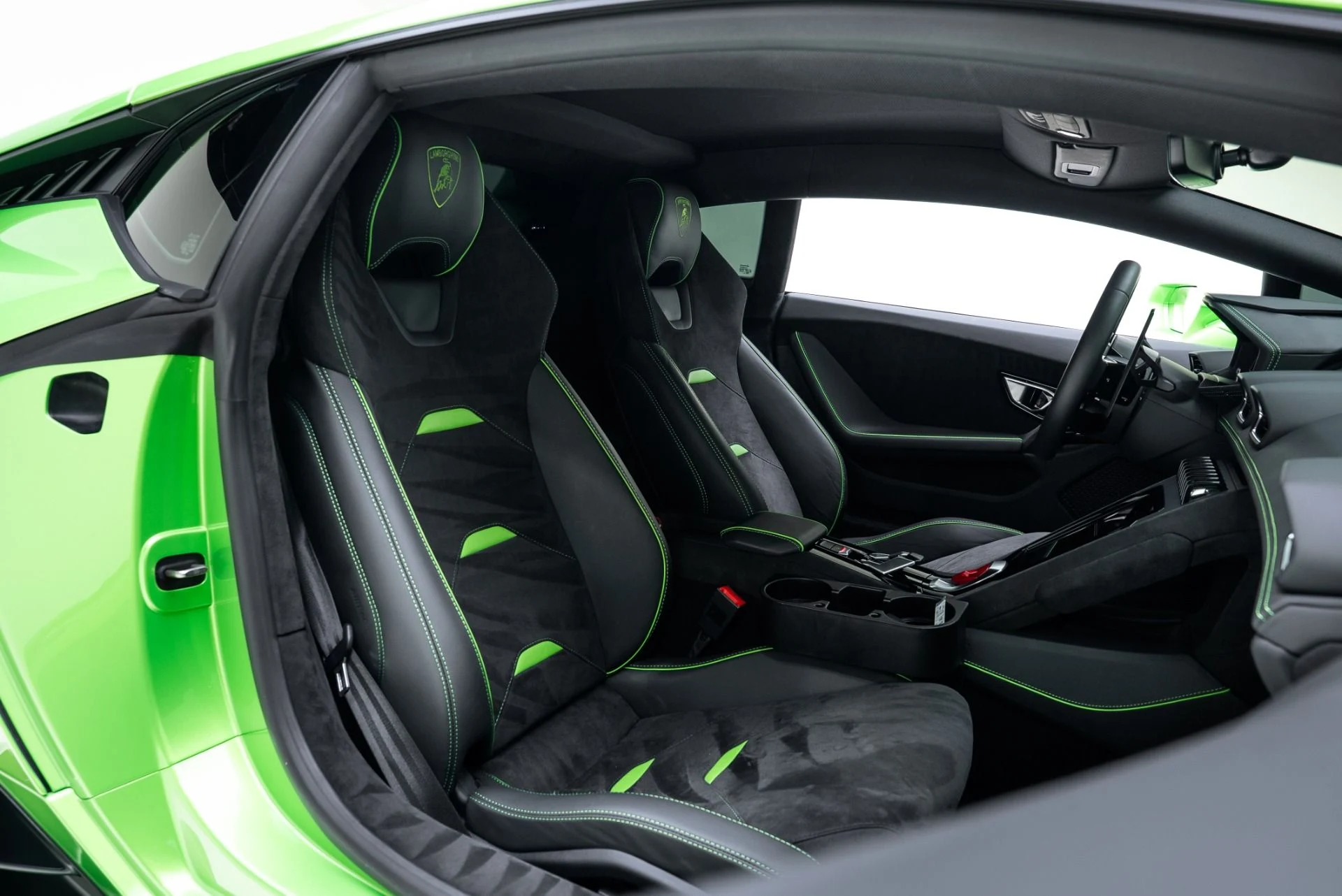 mph017_1124349508_Used_2023_Lamborghini_Huracan_Tecnica_1775770975_b02b68073b