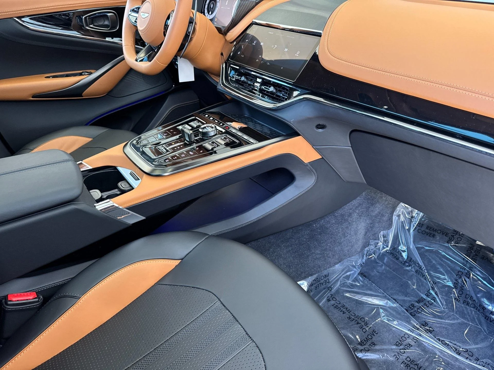 mph017_1129408760_New_2025_Aston_Martin_DBX_707_1754468414_c6a175eccf