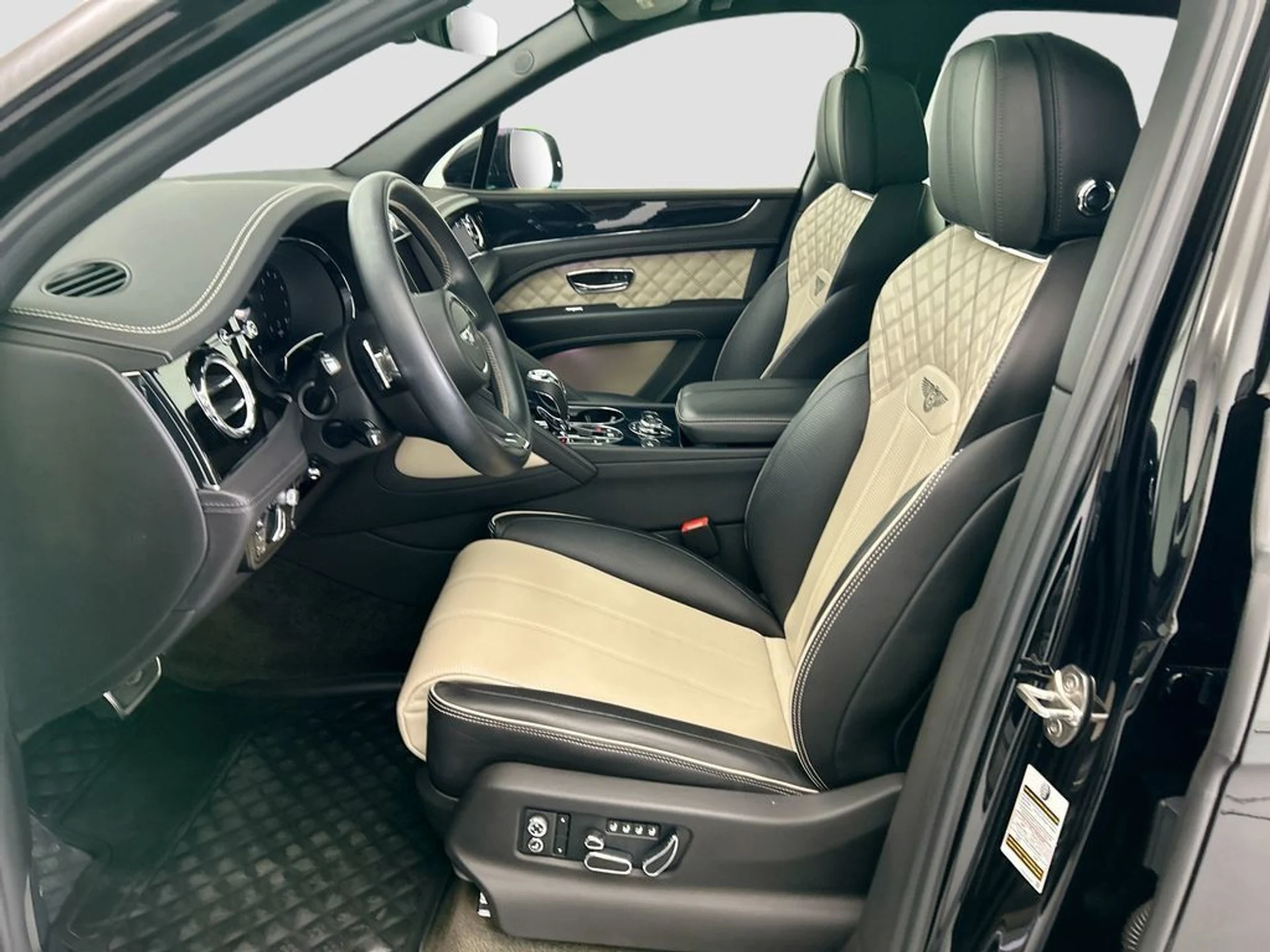 mph017_1135759676_used_2021_bentley_bentayga_v8awd_8119_23037216_18_1024_20ec60b9a4