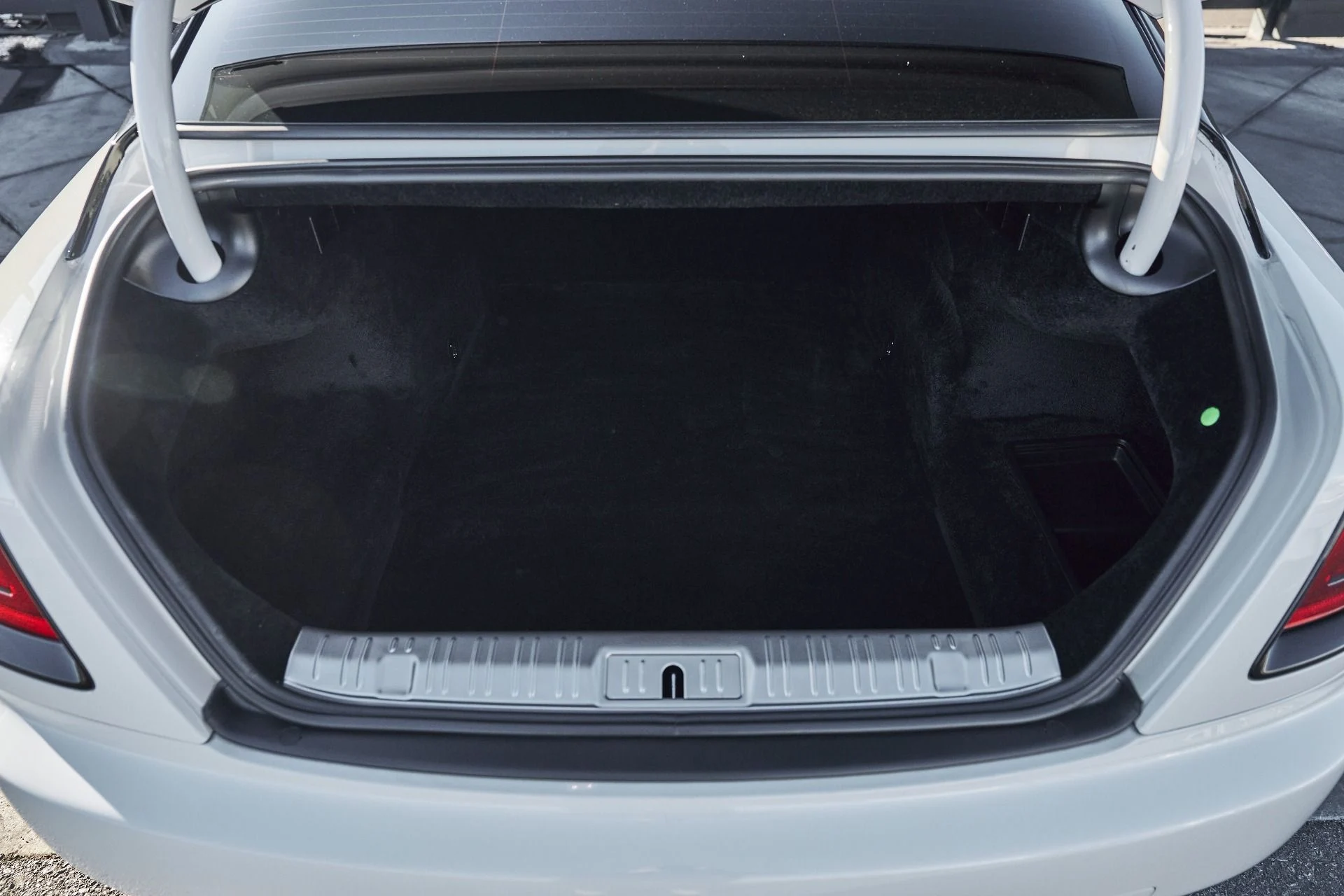 mph017_1143603059_Used_2015_Rolls_Royce_Wraith_Base_1767063492_31985ccb08