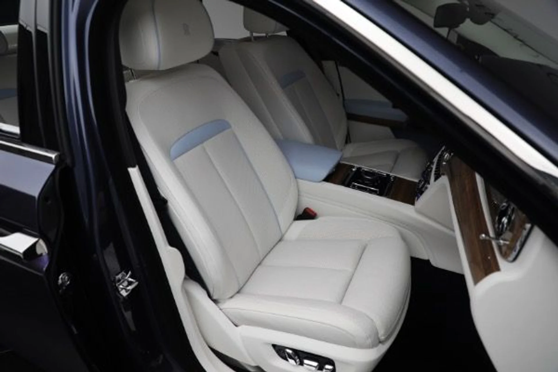 mph017_1145262863_New_2025_Rolls_Royce_Ghost_54b80fb6f5