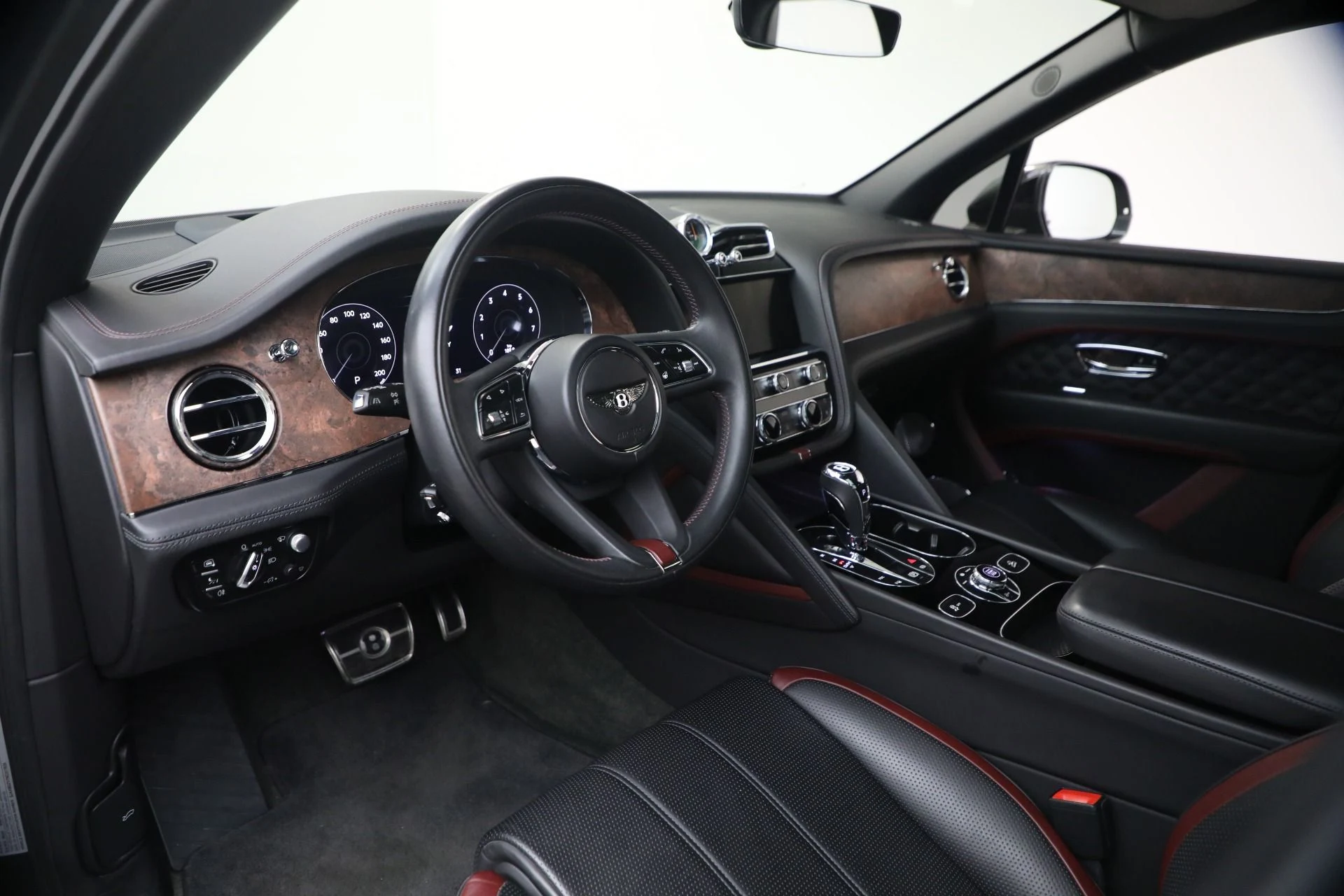 mph017_1152127721_Used_2022_Bentley_Bentayga_V8_1772493107_5ed58ac64c