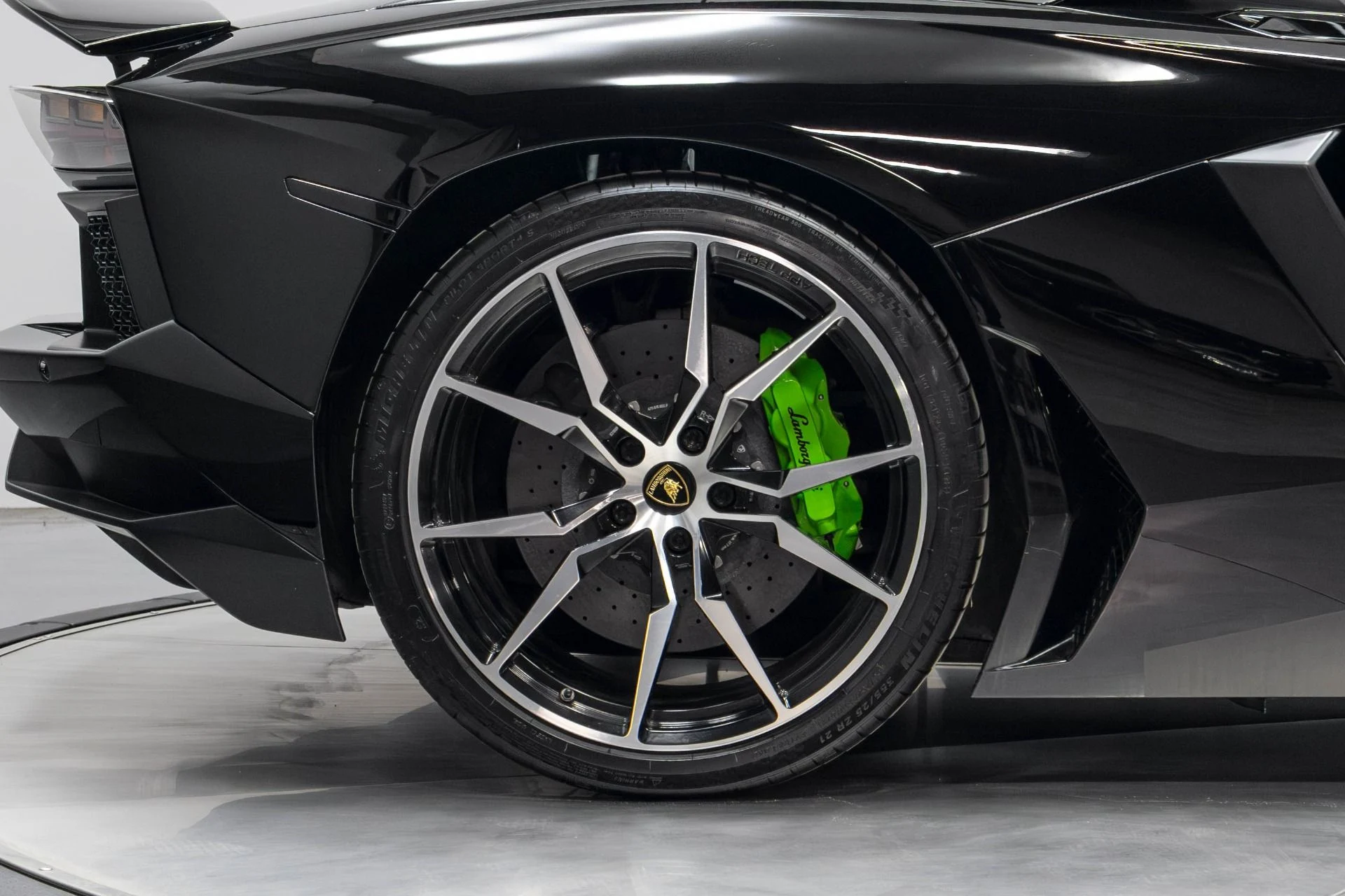 mph017_1152758369_Used_2015_Lamborghini_Aventador_LP_700_4_1780593182_3613d768be