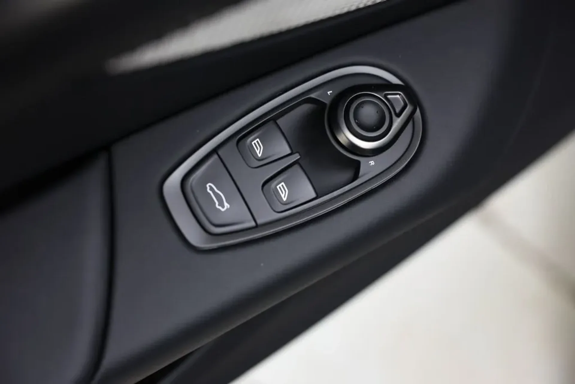 mph017_1155805456_hyrhzuoolrnwyh3gct03yi5m71dy_2ffc3c7dc1