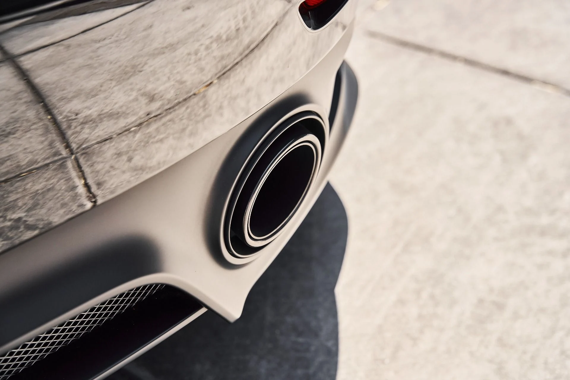 mph017_1162121638_Used_2018_Porsche_911_GT_2_RS_1778880893_53b6492a98
