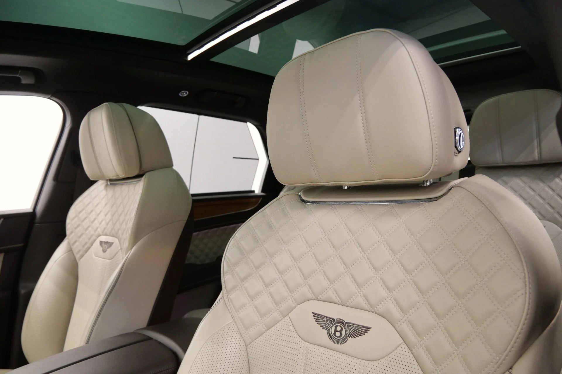 mph017_1165510863_Used_2021_Bentley_Bentayga_Hybrid_Mulliner_Driving_Specification_Four_Seat_Comfort_Specification_1767026081_ee4dcbf89d