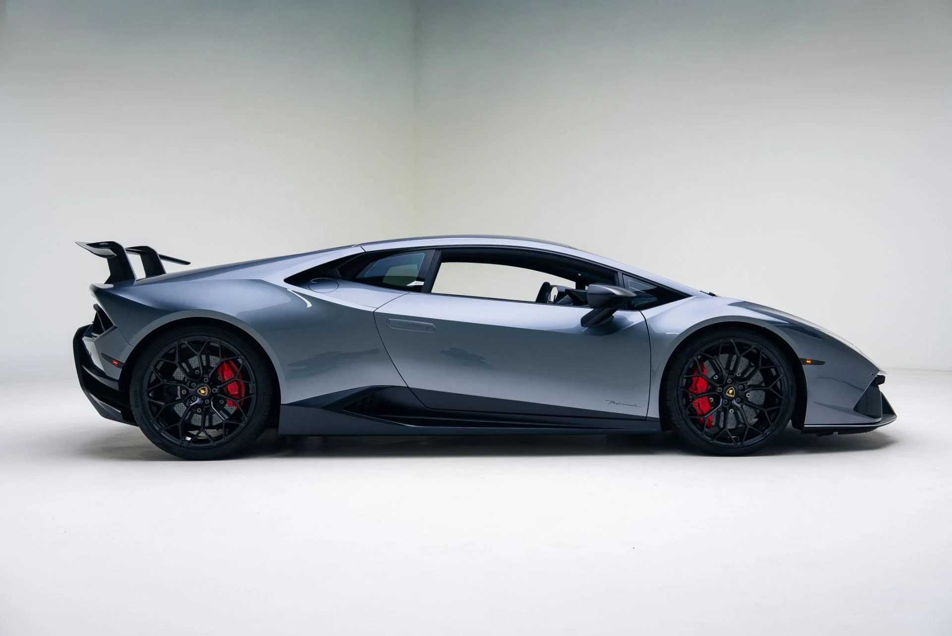 mph017_1165982604_Used_2018_Lamborghini_Huracan_LP_640_4_Performante_1765562514_f4f6356c7d