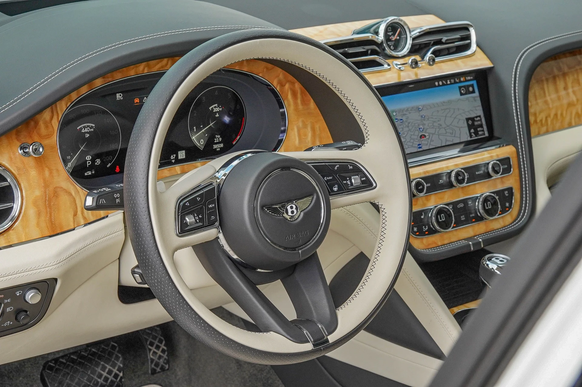mph017_1166472179_Hi_Tech_Luxury_Imports_LLC_SJAAT_2_ZV_8_PC_018729_image_17_3c90a251ba