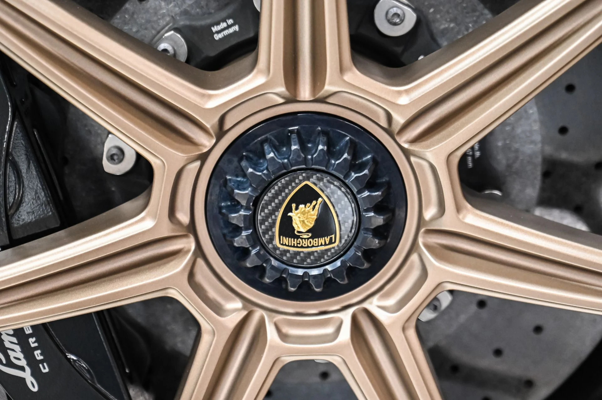 mph017_1169585656_Used_2019_Lamborghini_Aventador_SVJ_1760550459_731327ed37