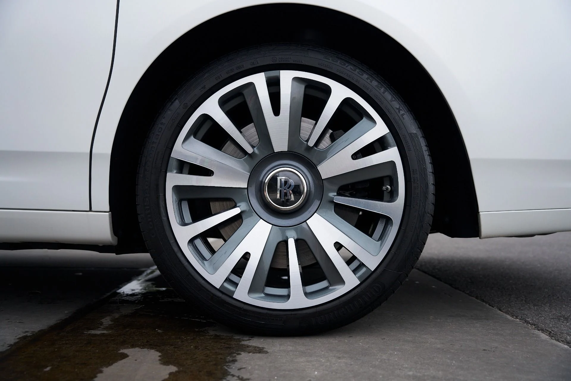 mph017_1184810341_Used_2019_Rolls_Royce_Ghost_Base_1767224255_8171a670c2