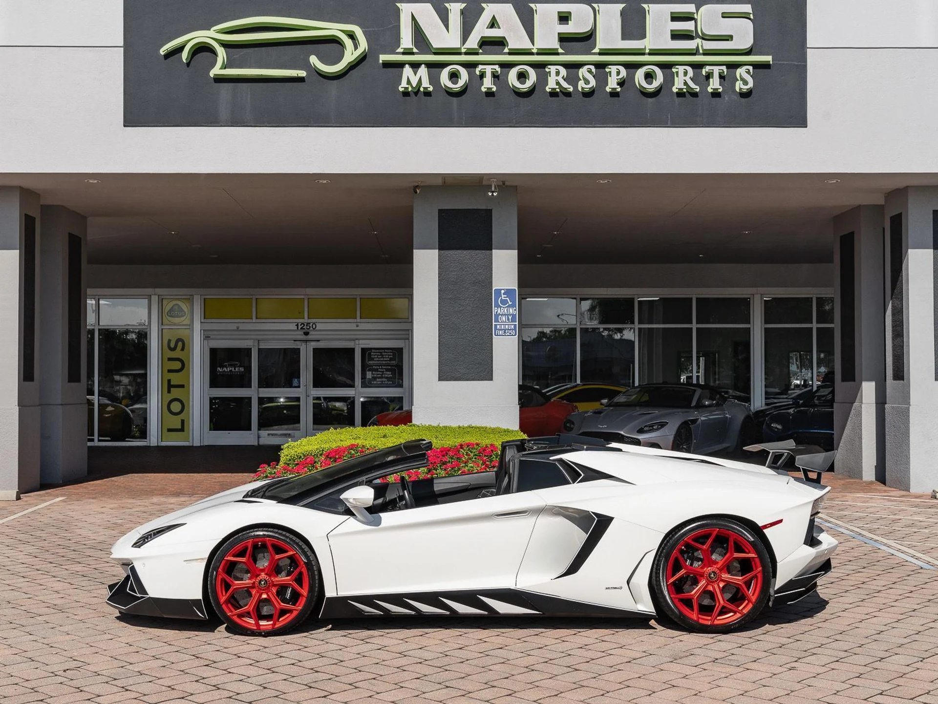 mph017_1192902120_Used_2016_Lamborghini_Aventador_LP_700_4_1777082796_6f0ab64940