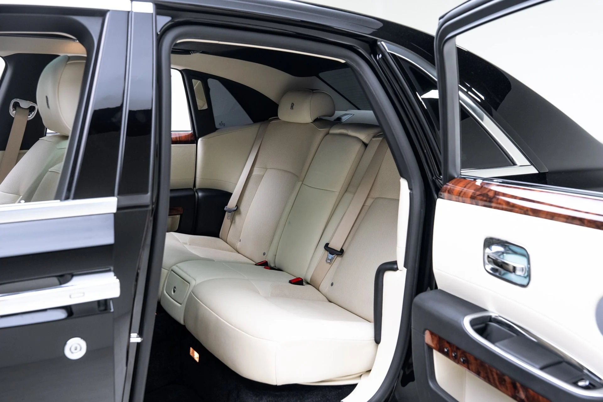 mph017_1196186479_Used_2012_Rolls_Royce_Ghost_1774974824_4103119e4f