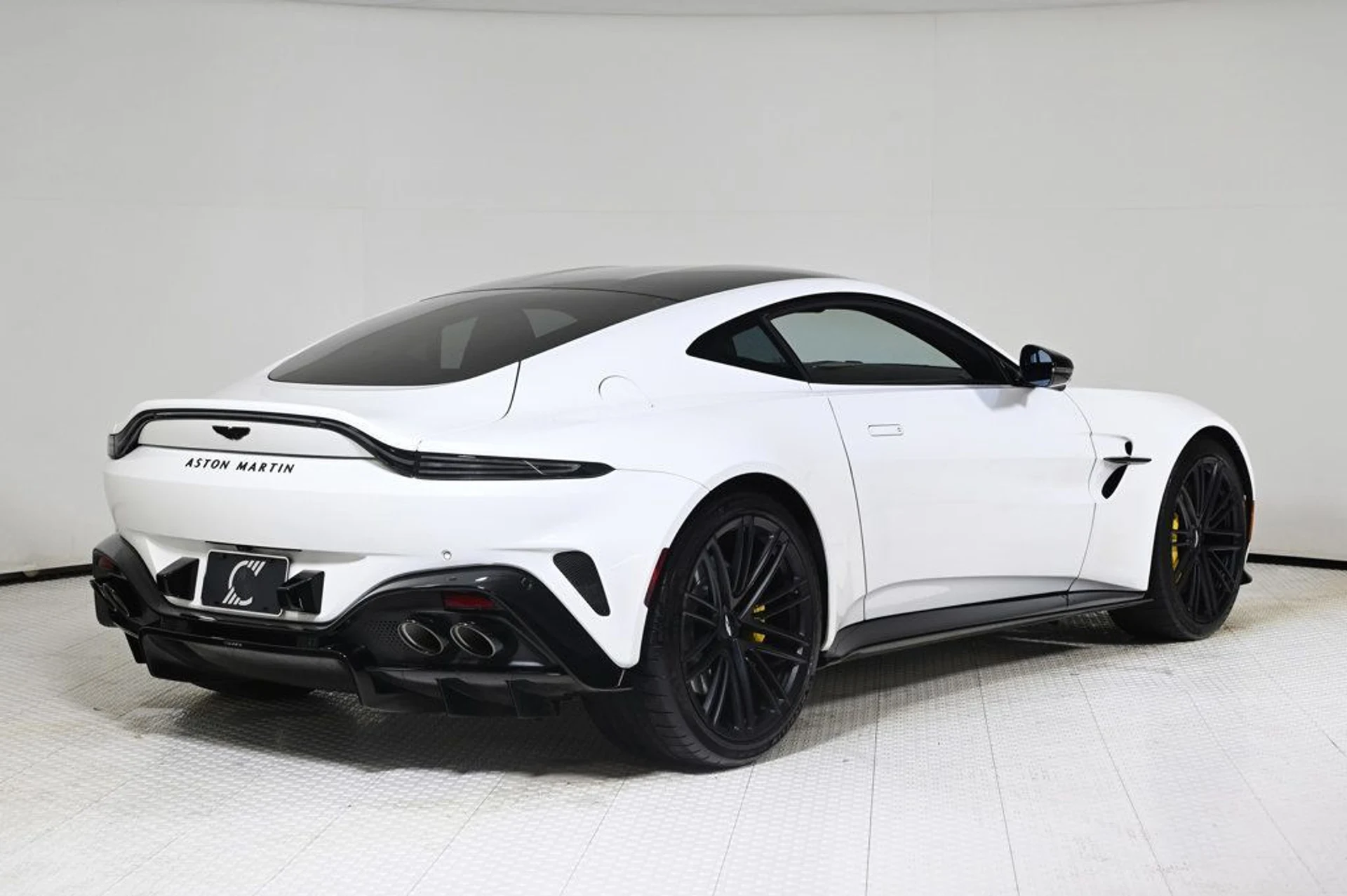 mph017_1198396264_used_2025_aston_martin_vantage_base_11350_22975138_17_1024_a0989d9cec