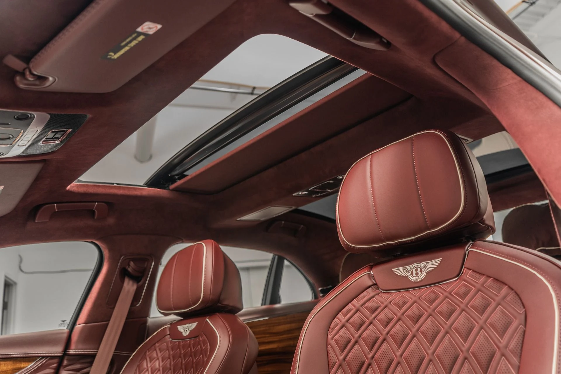 mph017_1215044996_Used_2023_Bentley_Flying_Spur_Azure_1755704000_ca06427cfb