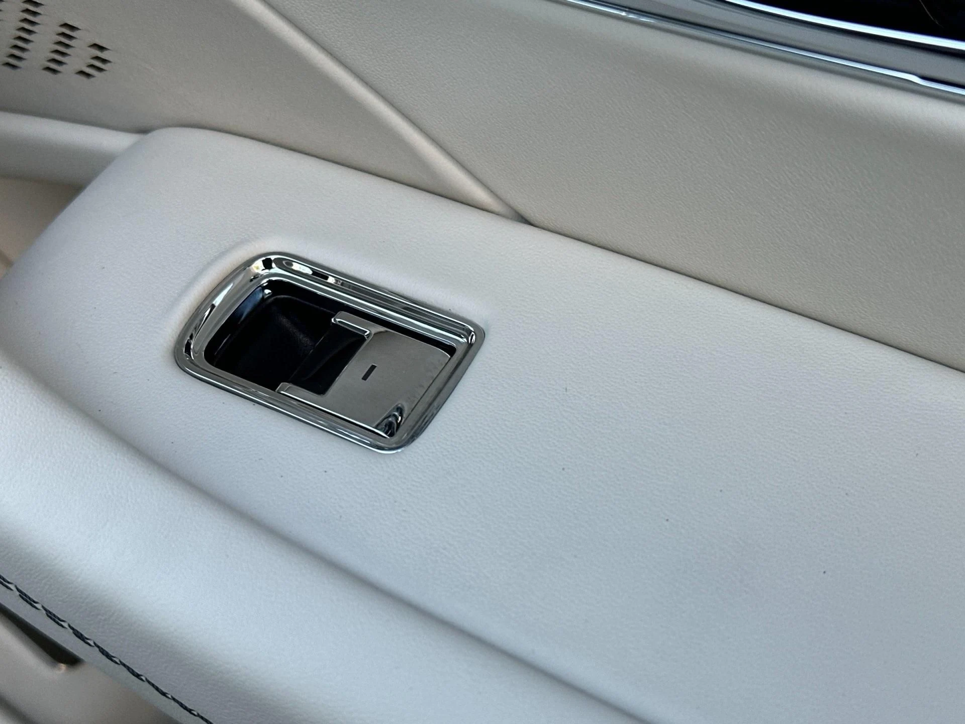 mph017_1223950277_New_2026_Bentley_Flying_Spur_1763565053_a8a9f08f58